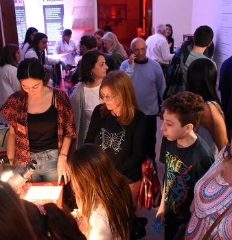Cientos de personas disfrutaron de la Noche de los Museos en la FIQ