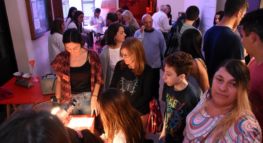 Cientos de personas disfrutaron de la Noche de los Museos en la FIQ Cientos de personas disfrutaron de la Noche de los Museos en la FIQ