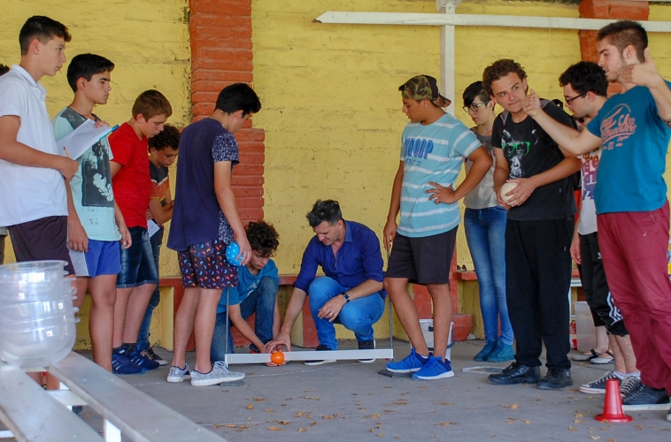 La FIQ participó del XI Campamento Científico Recreativo La FIQ participó del XI Campamento Científico Recreativo