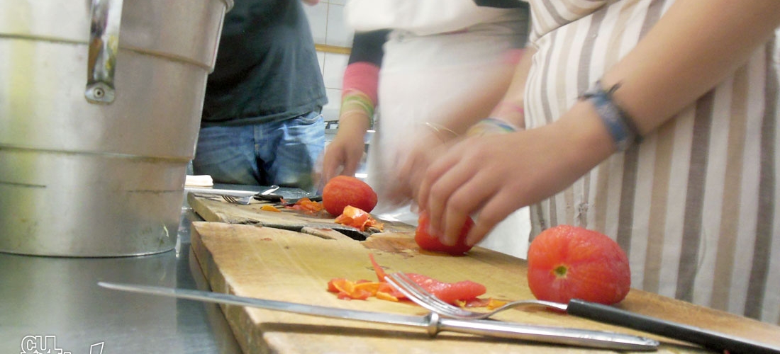 Taller sobre manipulación de alimentos en el comedor de la Vecinal Las Flores II